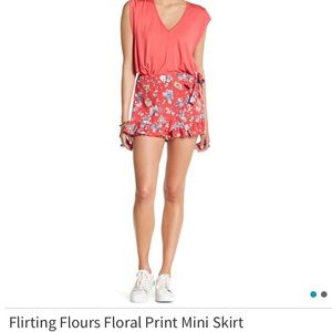 🎉🎉PRICE REDUCED🎉🎉Free people skorts